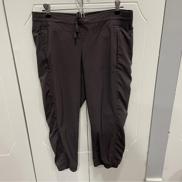 Athleta Grey LA VIVA Capri Pants - Picture 1 of 12
